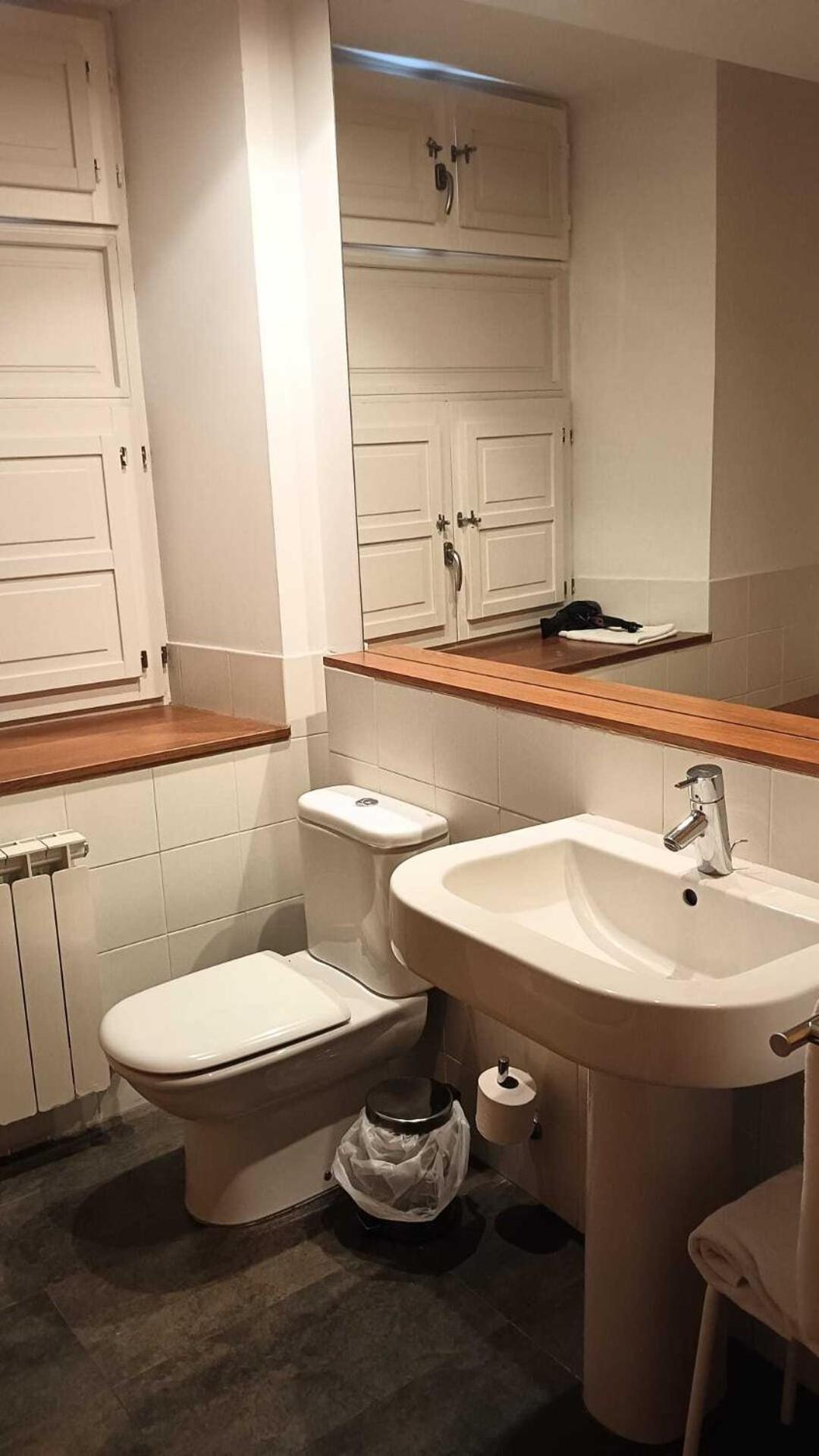 Gastro Hotel La Giraldilla Lierganes Room photo