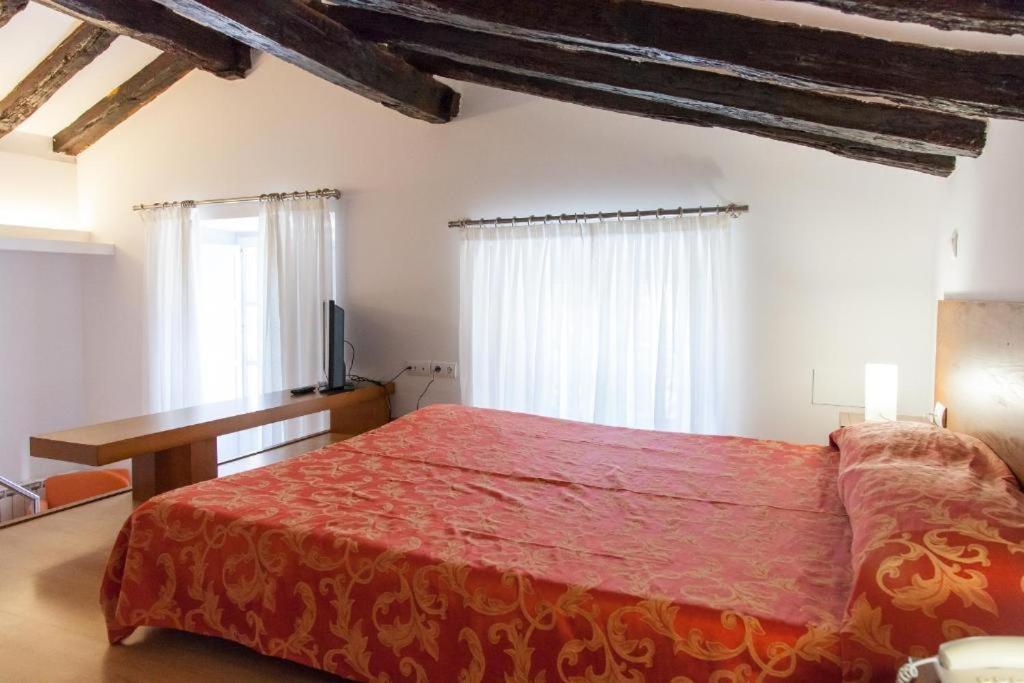 Gastro Hotel La Giraldilla Lierganes Room photo