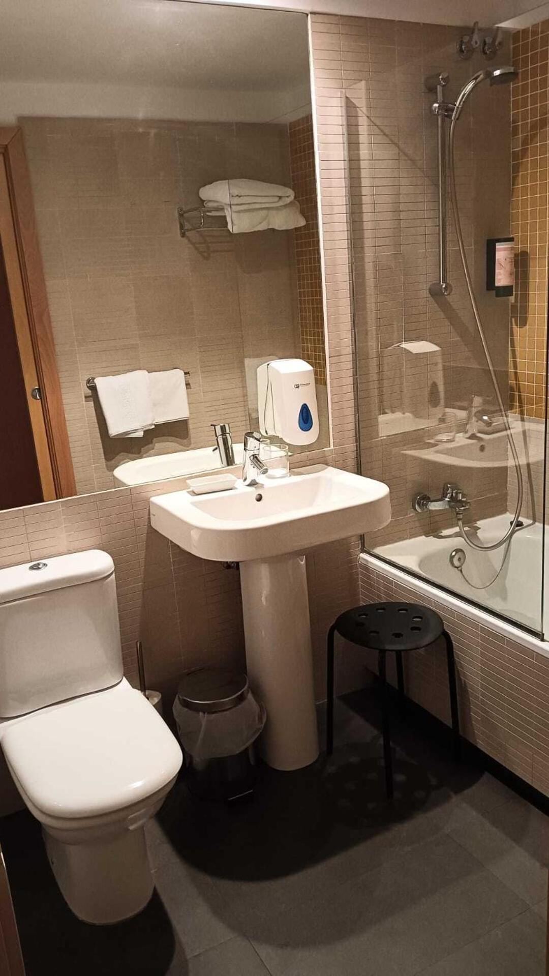 Gastro Hotel La Giraldilla Lierganes Room photo